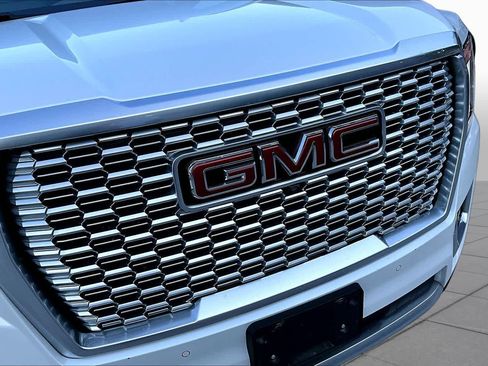 Used 2023 GMC Yukon Denali w/ LPO, Floor Liner Package AWD/4WD image 34