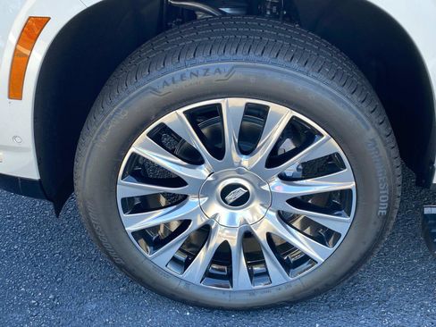 Used 2025 Cadillac Escalade ESV Premium Luxury Platinum image 24