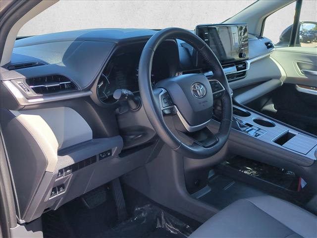 Used 2021 Toyota Sienna XLE FWD image 10