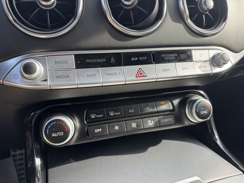 Used 2018 Kia Stinger GT1 image 27