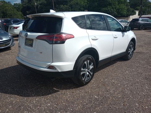 Used 2017 Toyota RAV4 LE FWD image 7
