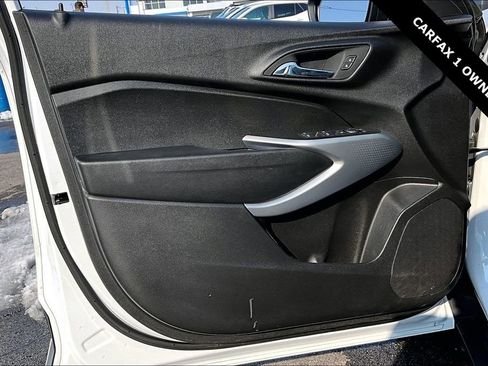 Used 2025 Chevrolet Trax LS w/ LS Convenience Package image 19