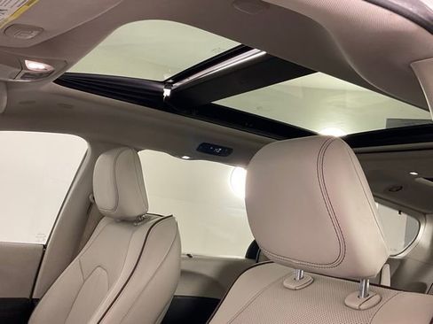 Used 2020 Chrysler Pacifica Limited FWD image 11