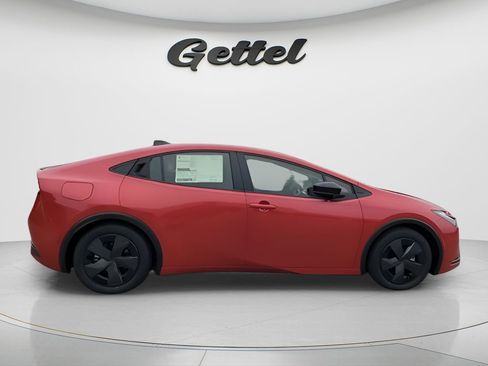 New 2026 Toyota Prius Plug-In Hybrid FWD image 9