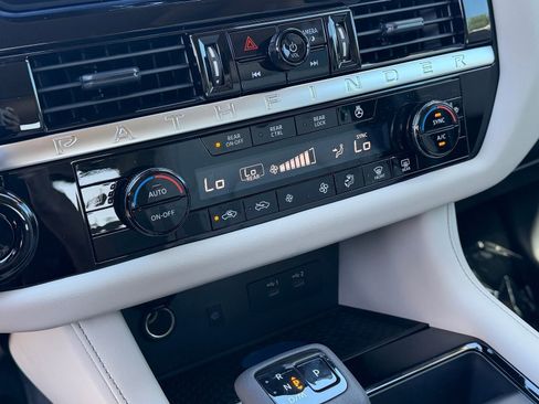 New 2026 Nissan Pathfinder SL image 23