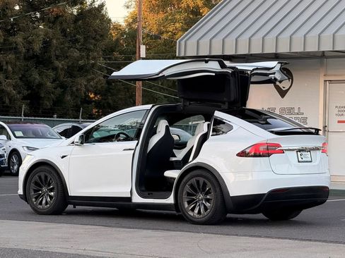 Used 2018 Tesla Model X 100D AWD/4WD image 7