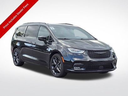 Used 2022 Chrysler Pacifica Touring-L w/ S Appearance Package
