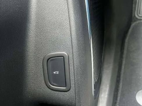 Used 2025 GMC Acadia Elevation image 11