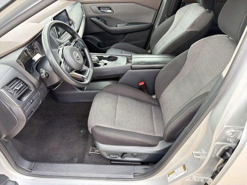 Used 2023 Nissan Rogue SV image 5