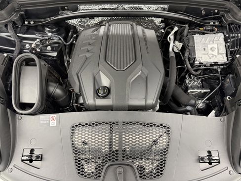 Certified 2026 Porsche Macan AWD/4WD image 59