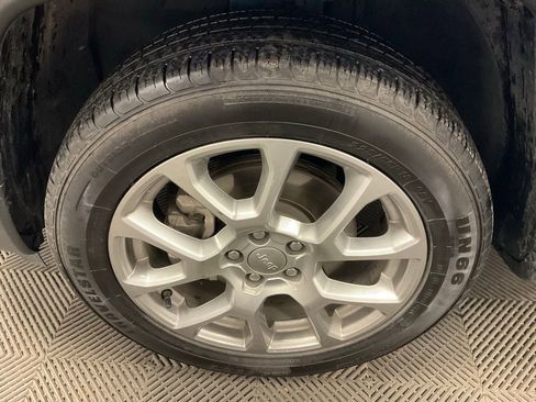 Used 2022 Jeep Compass Latitude image 9