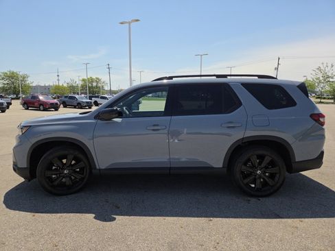 Used 2025 Honda Pilot Black Edition image 17