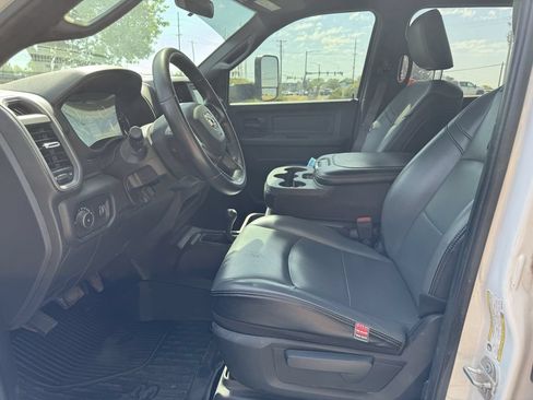 Used 2021 RAM 2500 Tradesman w/ Chrome Appearance Group AWD/4WD image 10