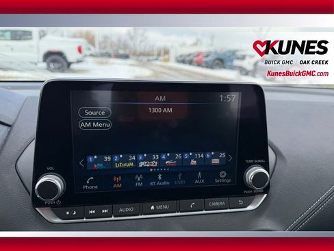 Used 2025 Nissan Sentra SV image 19