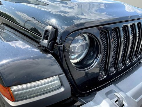 Used 2022 Jeep Wrangler Unlimited Sahara AWD/4WD image 30