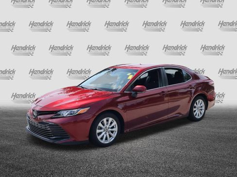 Used 2018 Toyota Camry LE w/ Convenience Package FWD image 5