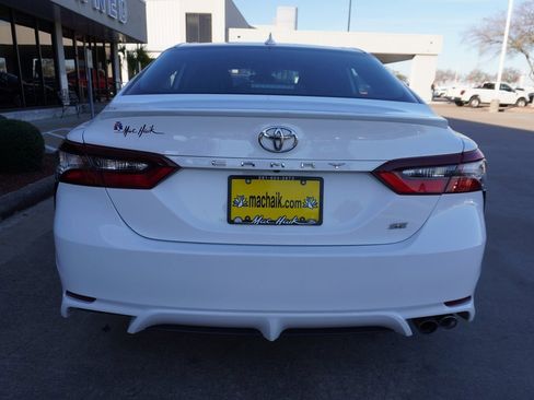 Used 2024 Toyota Camry SE image 5