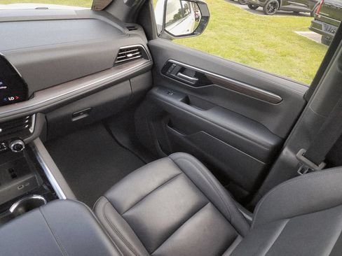 Certified 2025 Chevrolet Suburban LT AWD/4WD image 23