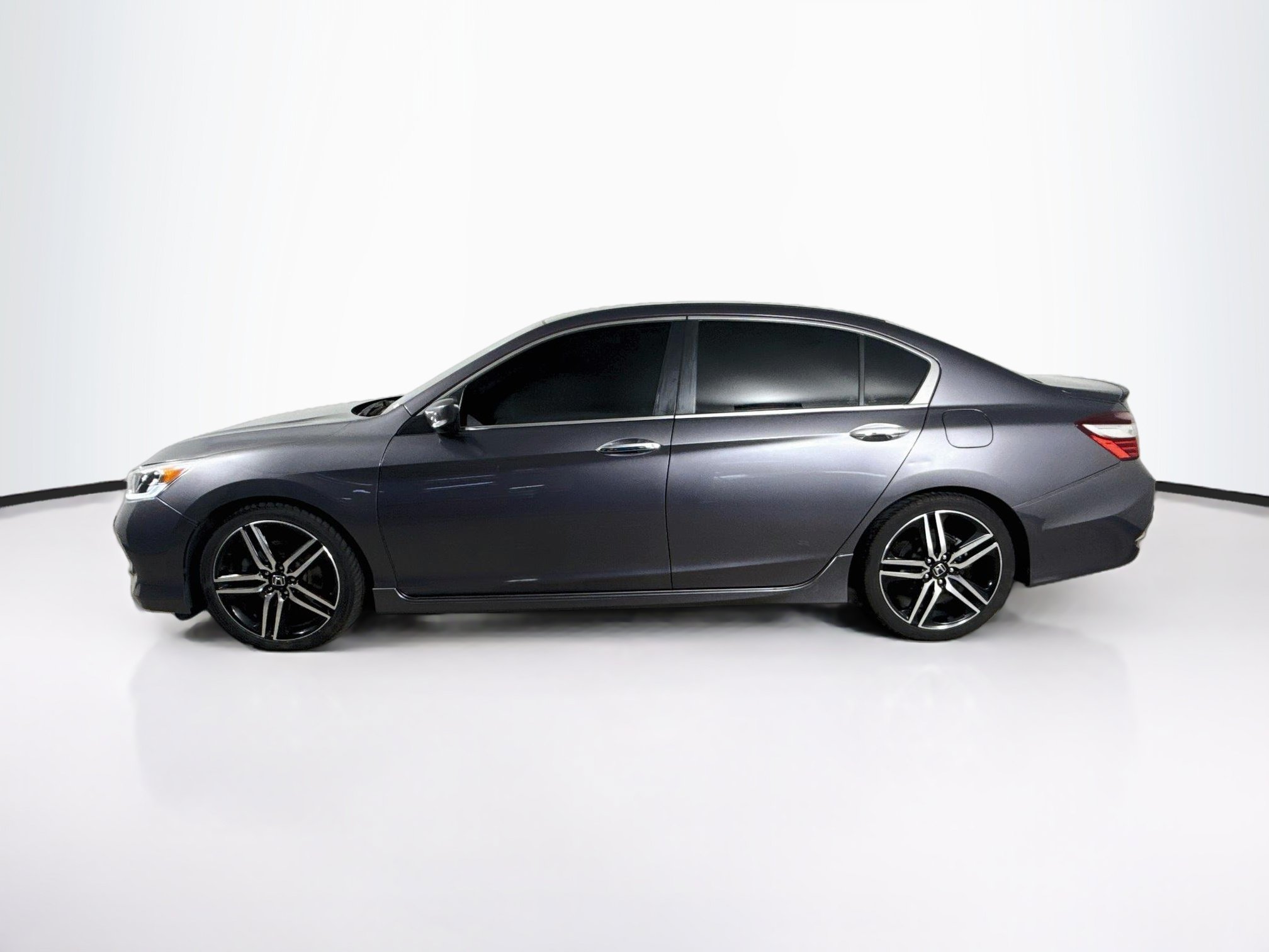 Used 2016 Honda Accord Sport image 4