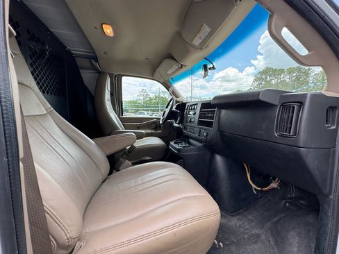 Used 2021 Chevrolet Express 2500 RWD image 14