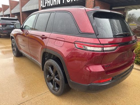 Used 2022 Jeep Grand Cherokee Altitude AWD/4WD image 5