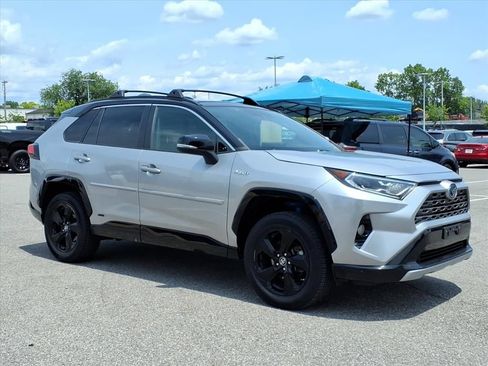 Used 2019 Toyota RAV4 XSE w/ Carpet Mat Package AWD/4WD image 2