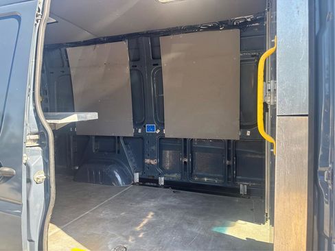 Used 2018 Mercedes-Benz Sprinter 2500 image 10