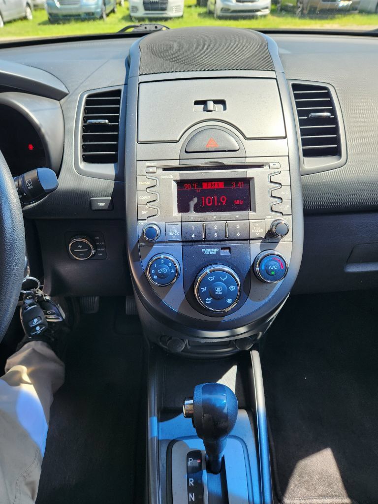 Used 2010 Kia Soul + w/ Audio Pkg FWD image 12