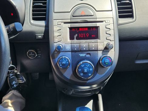 Used 2010 Kia Soul + w/ Audio Pkg FWD image 12