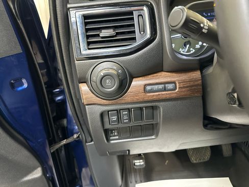 Certified 2024 Nissan Titan Platinum Reserve w/ Moonroof Package AWD/4WD image 19