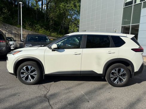 Used 2023 Nissan Rogue SV w/ SV Premium B Package AWD/4WD image 3