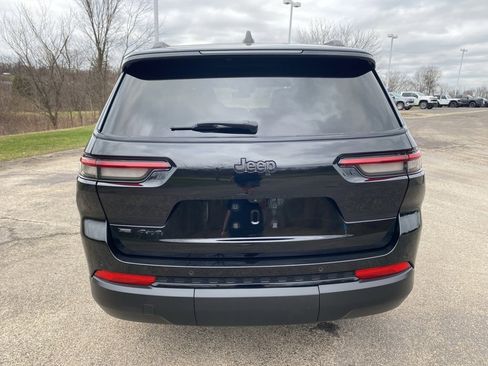 Used 2023 Jeep Grand Cherokee L Laredo image 4