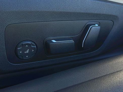 Used 2025 BMW 430i Coupe w/ Premium Package image 14