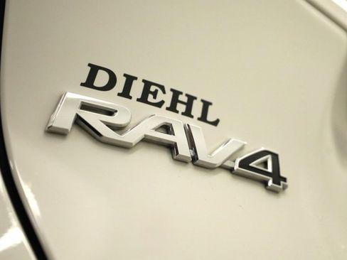 Used 2020 Toyota RAV4 XLE image 39