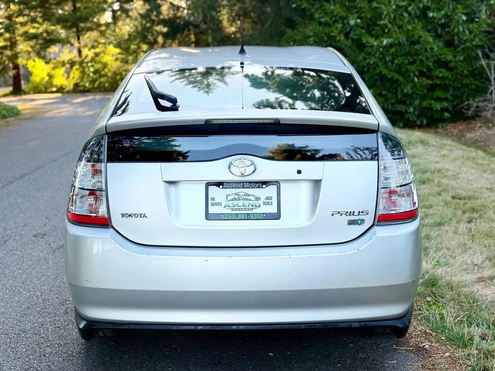 Used 2005 Toyota Prius w/ Pkg 6 FWD image 4