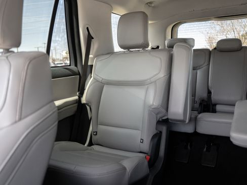 Used 2025 Ford Expedition Active image 25