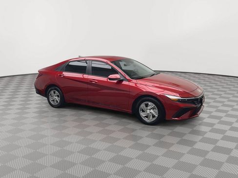 Used 2025 Hyundai Elantra SE FWD image 31