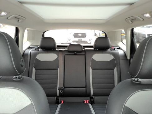 Used 2022 Volkswagen Taos SEL w/ Panoramic Sunroof Package image 32