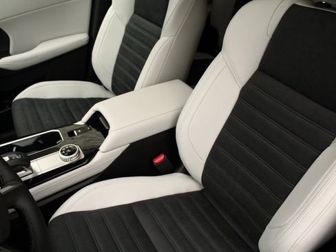 New 2025 Mitsubishi Outlander SE image 5