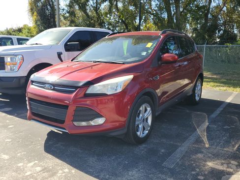 Used 2016 Ford Escape SE w/ Equipment Group 201A image 3