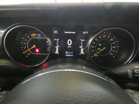 Used 2022 Jeep Wrangler Unlimited Sahara image 18