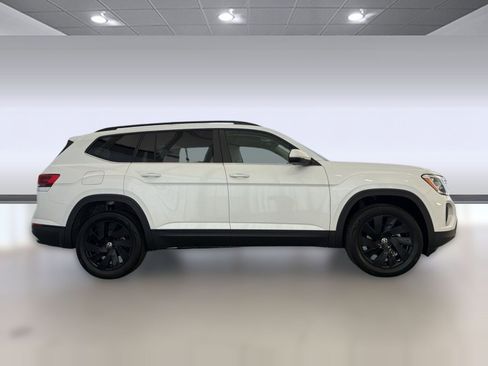 New 2026 Volkswagen Atlas SE image 8