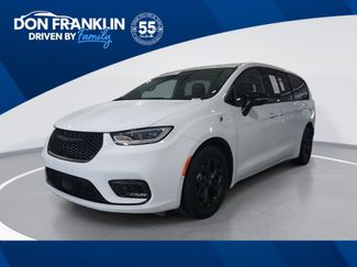 Used 2024 Chrysler Pacifica Select video 1