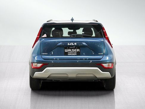 Used 2024 Kia Niro EX w/ EX Cold Weather Package FWD image 4