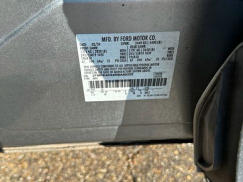 Used 2024 Ford Edge Titanium image 7