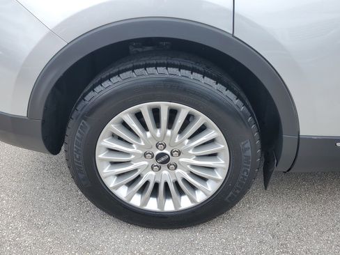 Used 2019 Lincoln Nautilus FWD image 7