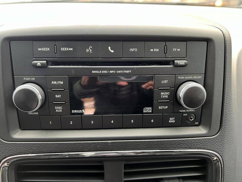 Used 2017 Dodge Grand Caravan SE FWD image 25