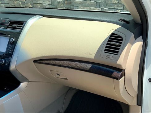 Used 2014 Nissan Altima 2.5 SL w/ Technology Package FWD image 18