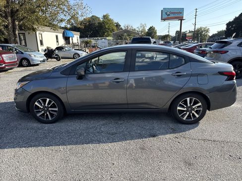 Used 2021 Nissan Versa SV image 2