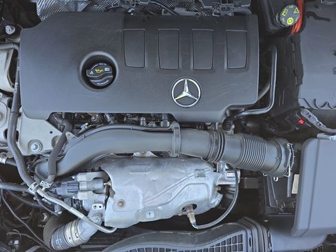 Used 2021 Mercedes-Benz GLA 250 4MATIC image 32